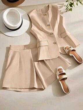 Franclia Single-Breasted Vest And Pleated Shorts Casual 2 Pieces Set